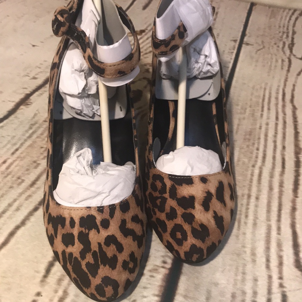 Shoes - Picture 2 of 6